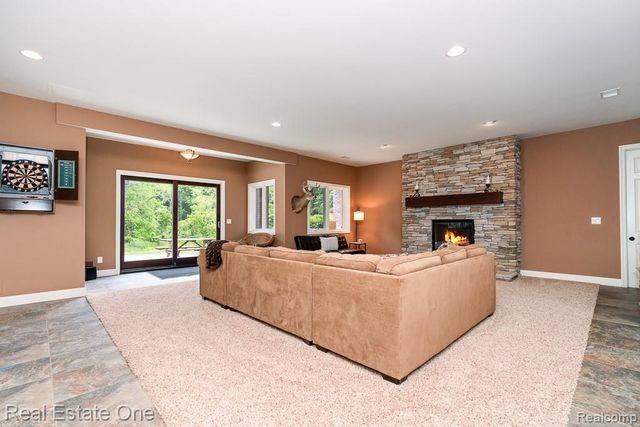 2737 Pebble Beach Drive, Oakland, MI 48363