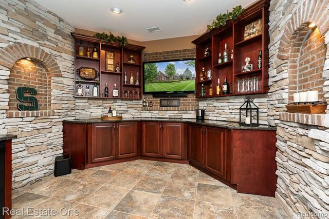 2737 Pebble Beach Drive, Oakland, MI 48363