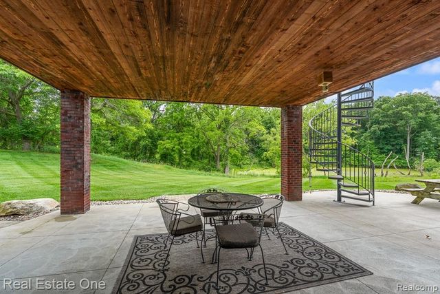 2737 Pebble Beach Drive, Oakland, MI 48363