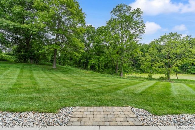 2737 Pebble Beach Drive, Oakland, MI 48363