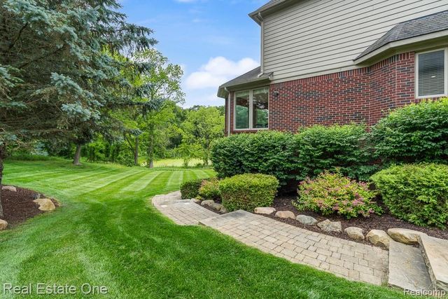 2737 Pebble Beach Drive, Oakland, MI 48363