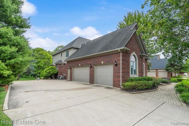 2737 Pebble Beach Drive, Oakland, MI 48363