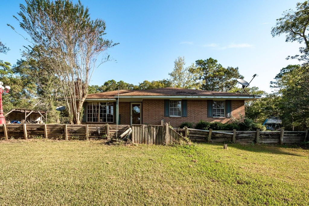 1271 County Road 443, Dayton, TX 77535