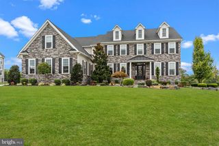 7 GRACE CIR, Newtown, PA 18940
