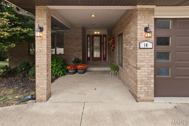 14 Ginger Crest Drive, Glen Carbon, IL 62034