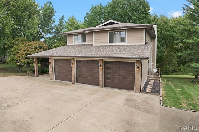14 Ginger Crest Drive, Glen Carbon, IL 62034