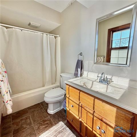 2240 Ruthanne Drive, Toledo, OH 43611