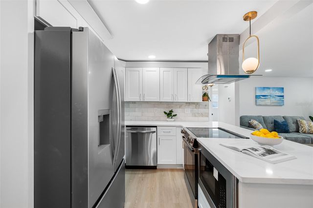 8946 DREAM WAY, Largo, FL 33773