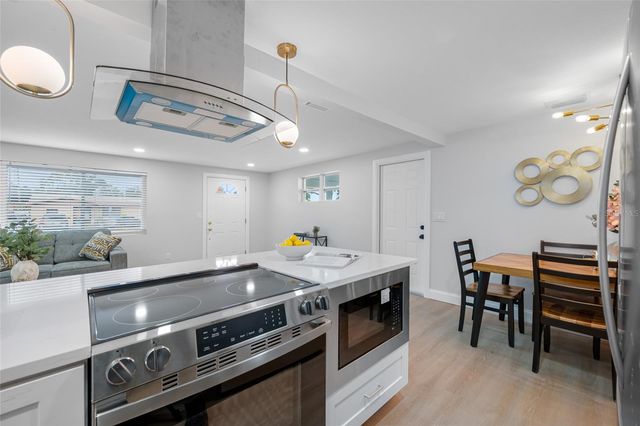 8946 DREAM WAY, Largo, FL 33773