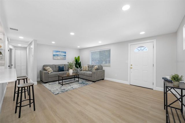 8946 DREAM WAY, Largo, FL 33773