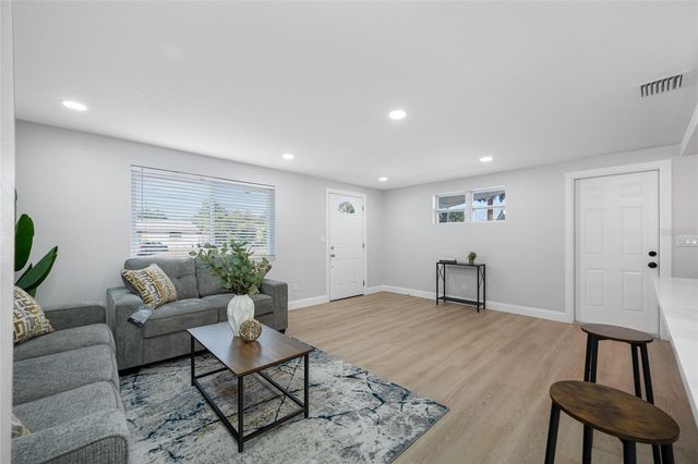 8946 DREAM WAY, Largo, FL 33773