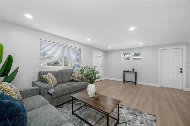 8946 DREAM WAY, Largo, FL 33773