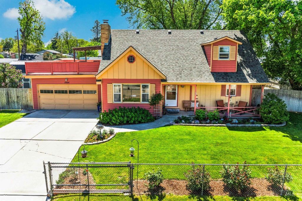 1904 Butte View Dr, Caldwell, ID 83605