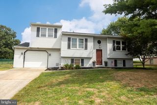 5596 BANBRIDGE DR, Harrisburg, PA 17112