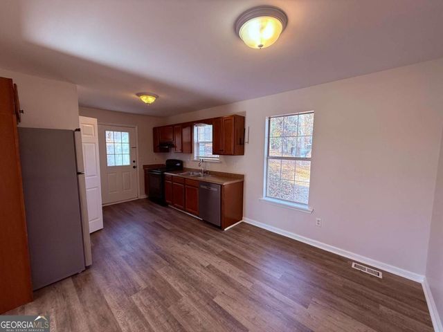 4825 Red Oak Drive, Gainesville, GA 30506