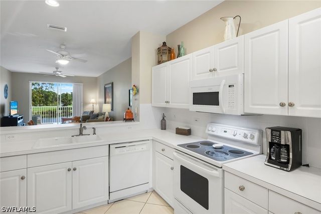 8247 Parkstone PL 205, Naples, FL 34120