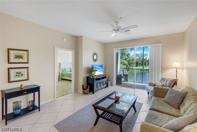 8247 Parkstone PL 205, Naples, FL 34120