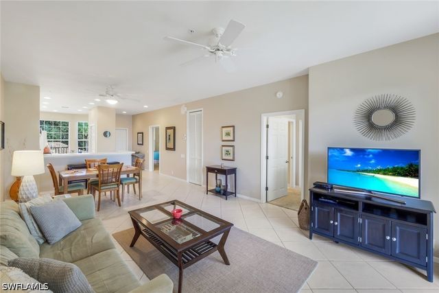 8247 Parkstone PL 205, Naples, FL 34120