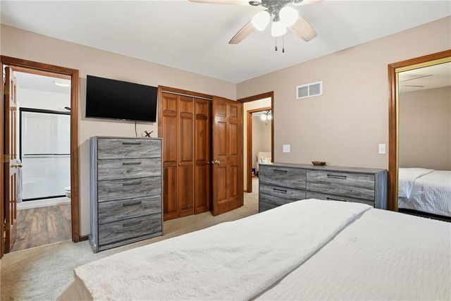 3910 Carter Drive, Smithville, MO 64089