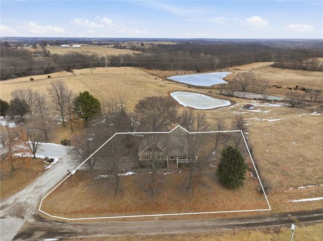 3910 Carter Drive, Smithville, MO 64089