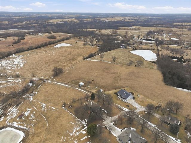 3910 Carter Drive, Smithville, MO 64089