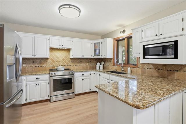 3910 Carter Drive, Smithville, MO 64089