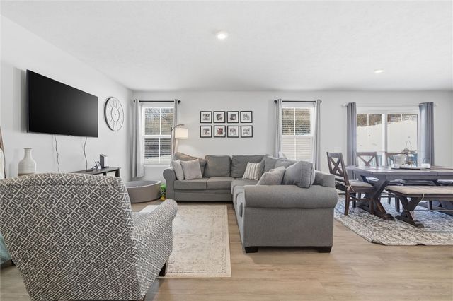 412 SPRUCE LANE, Houston, PA 15342