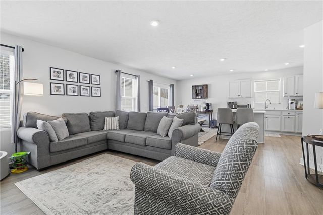 412 SPRUCE LANE, Houston, PA 15342