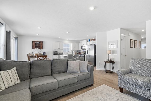 412 SPRUCE LANE, Houston, PA 15342