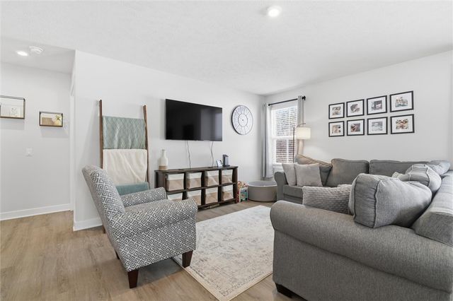 412 SPRUCE LANE, Houston, PA 15342