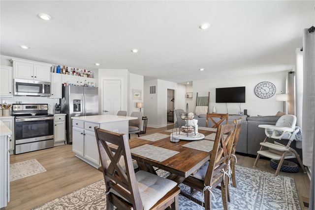 412 SPRUCE LANE, Houston, PA 15342