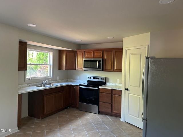 8325 Bells Lake Road, Apex, NC 27539