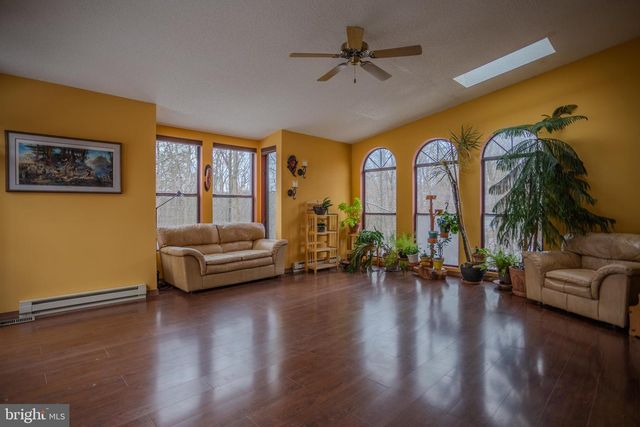 734 WALDEN RD, Hedgesville, WV 25427