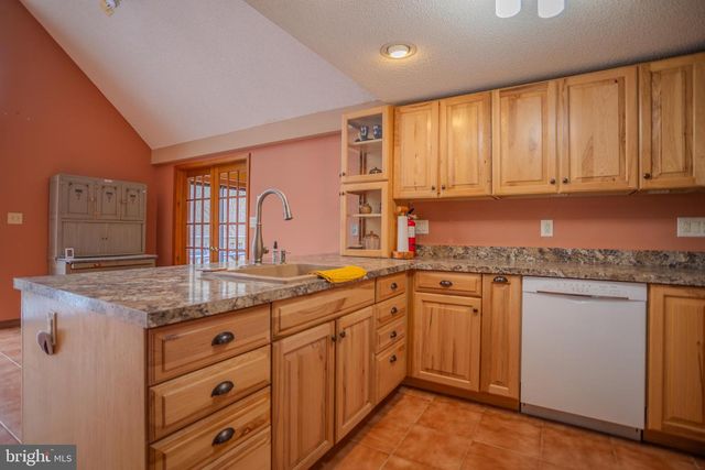 734 WALDEN RD, Hedgesville, WV 25427