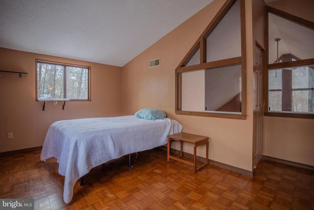 734 WALDEN RD, Hedgesville, WV 25427