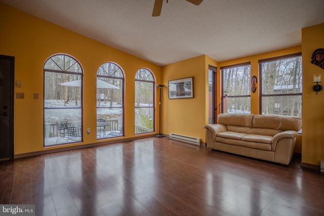 734 WALDEN RD, Hedgesville, WV 25427