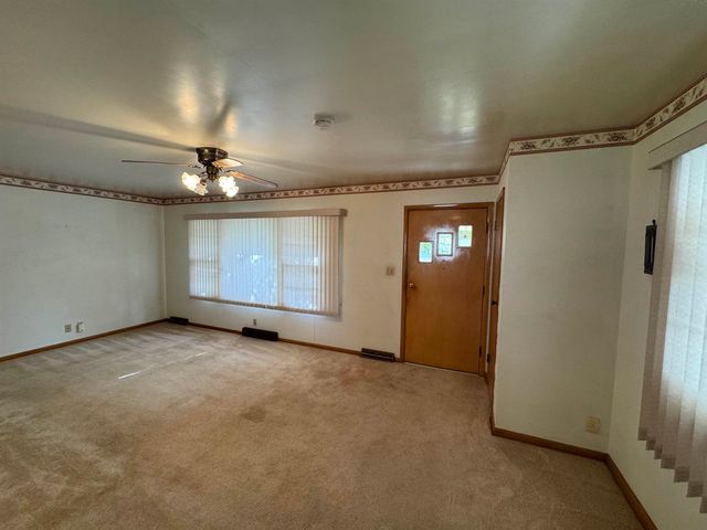 1902 Booth St, Winfield, KS 67156