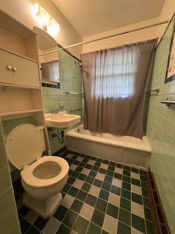 1902 Booth St, Winfield, KS 67156