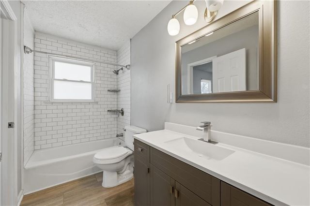 18310 E 18th Street N, Independence, MO 64058