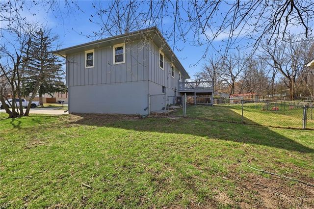 18310 E 18th Street N, Independence, MO 64058