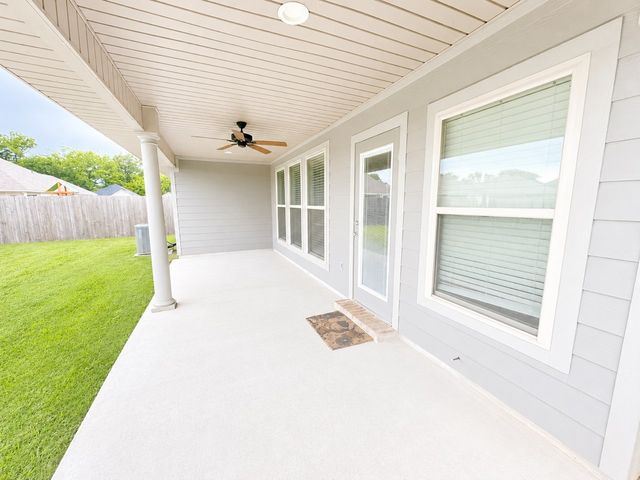 4195 Grassy Lake Drive, Bossier City, LA 71111
