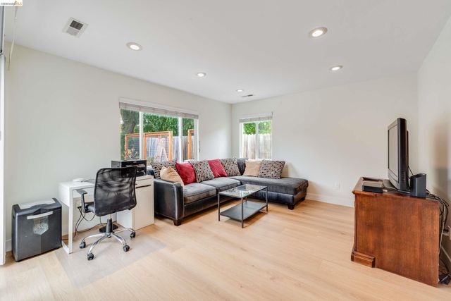 1894 Granada Dr, Concord, CA 94519