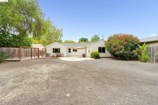 1894 Granada Dr, Concord, CA 94519