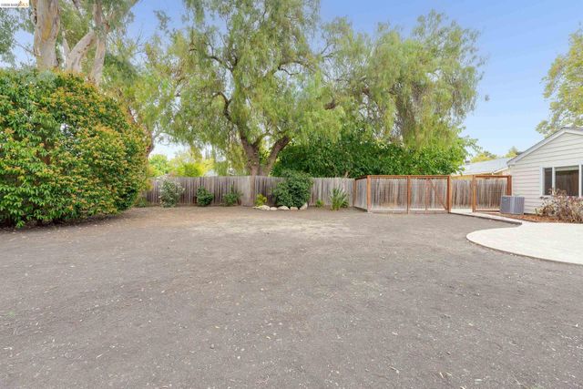1894 Granada Dr, Concord, CA 94519
