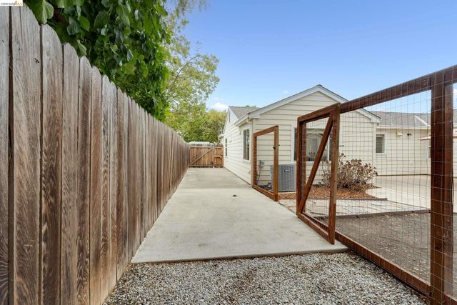 1894 Granada Dr, Concord, CA 94519