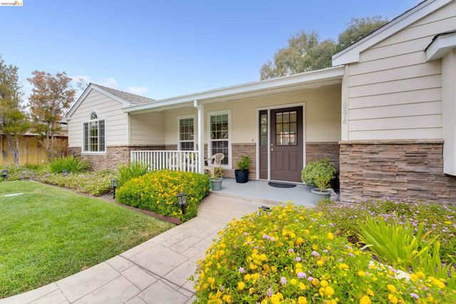 1894 Granada Dr, Concord, CA 94519