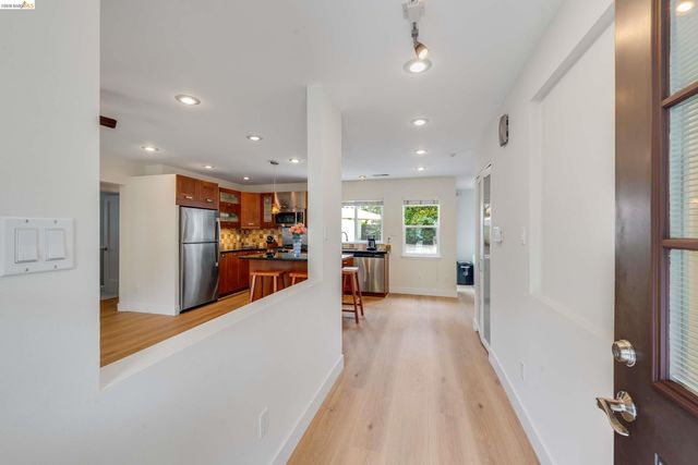 1894 Granada Dr, Concord, CA 94519