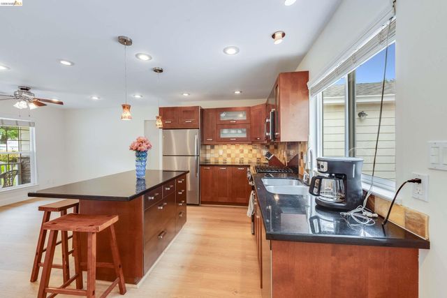 1894 Granada Dr, Concord, CA 94519