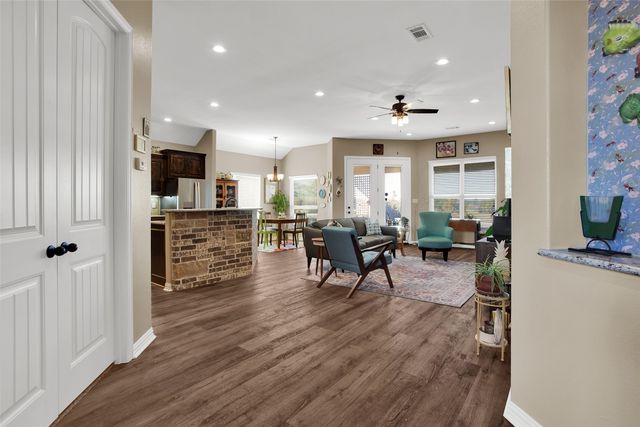 627 Bois D Arc Street, Whitesboro, TX 76273