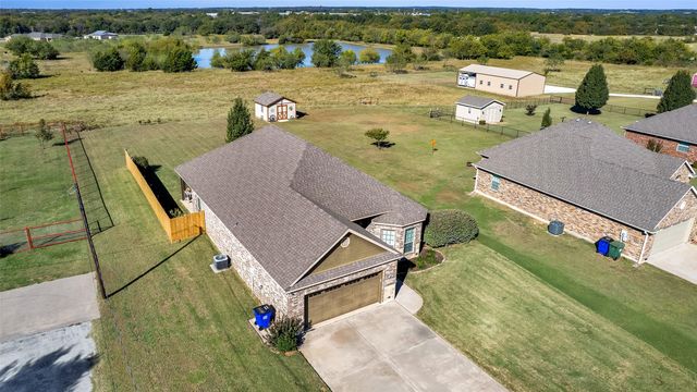 627 Bois D Arc Street, Whitesboro, TX 76273